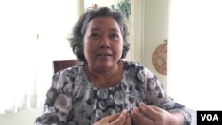 រូបឯកសារ៖ លោក​ស្រី​លោក​ស្រី​ រស់ ​សុភាព​ នាយិកា​ប្រតិបត្តិ​នៃអង្គការ​យេនឌ័រ​និង​អភិវឌ្ឍន៍ និង​ជា​អគ្គលេខាធិការ​នៃ​បណ្តាញ​យេនឌ័រ​និង​អភិវឌ្ឍន៍​ដែល​ផ្តួចផ្តើម​ការ​សិក្សា​លើ​ច្បាប់​ស្តីពីការទប់ស្កាត់អំពើហិង្សាក្នុងគ្រួសារ​ កាល​ពី​ថ្ងៃ​ពុធ ទី០៣ ខែឧសភា ​ឆ្នាំ២០១៧។​ (ផន បុប្ផា/ VOA) 