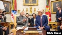 资料照片：特朗普总统在白宫与印度总理莫迪举行双边会谈。(2025年2月13日)