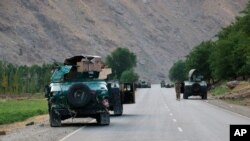4일 아프가니스탄 군인들이 북부 바다크샨 주변을 순찰하고 있다. 최근 이 지역에서 탈레반 보안군과의 교전을 통해 세력을 확대하고 있다.
