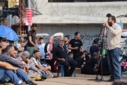 Activists call for a government of technocrats, meaning non-political experts, in Nour Square in Tripoli, Lebanon, Nov. 15, 2019. (Heather Murdock/VOA)