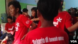 Anak-anak putus sekolah di Yayasan Sekar, Jakarta, Senin, 23 juni 2014, berharap dapat mengubah nasib ke arah lebih baik dengan cara bersekolah (Foto: VOA/Iris Gera)