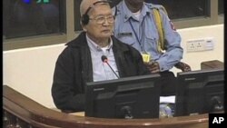 អតីត​បង​ធំ​ទី​២​នៃ​របប​ខ្មែរក្រហម ​នួន ​ជានៅ​ក្នុង​សាលាក្តី​ខ្មែរក្រហម។​