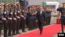 Premijer Kosova Avdulah Hoti tokom ceremonije zvaničnog preuzimanja dužnosti predsednika Vlade Kosova (Foto: VOA))