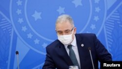 Menteri Kesehatan Brazil Marcelo Queiroga menghadiri konferensi pers di Istana Planalto di Brasilia pada 29 Juli 2021. (Reuters/Adriano Machado)