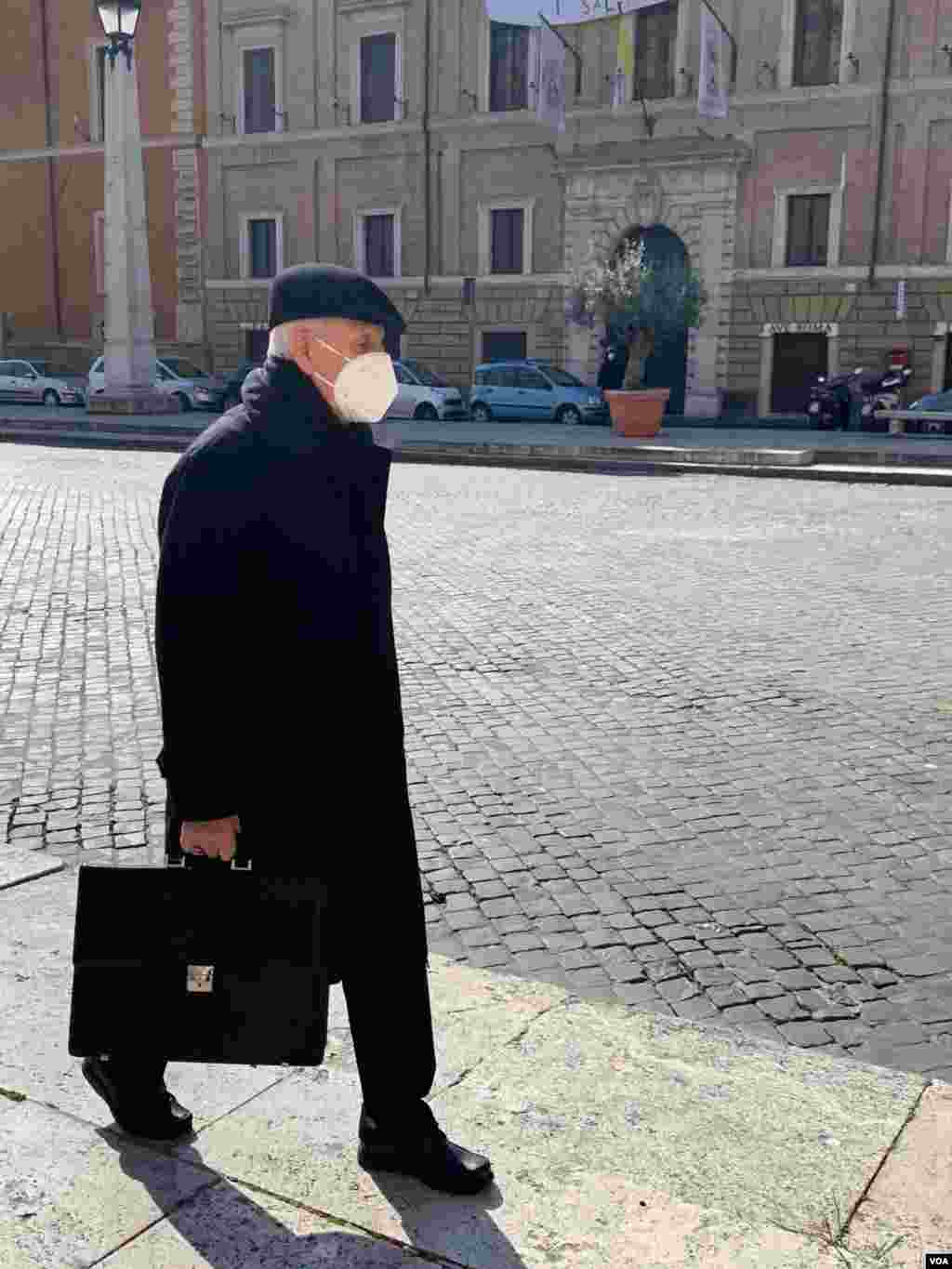 A priest walking along Via della Conciliazione heading to the Vatican. (Photo: Sabina Castelfranco / VOA) 