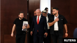 بنیامین نتانیاهو در یکی از حضورهایش در دادگاه. 