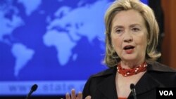 Menlu AS Hillary Rodham Clinton memberikan penjelasan mengenai Laporan HAM tahunan ke-35 Deplu Amerika yang dirilis hari Jumat (8/4).