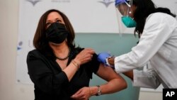 არჩეული ვიცე-პრეზიდენტი კამალა ჰარისი კოვიდ-19-ზე "მოდერნას" ვაქცინით აცრეს. 