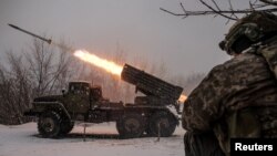 Украинские военнослужащие на линии фронта недалеко от города Часов Яр в Донецкой области, Украина, 15 февраля 2025 года. Олег Петрасюк/Пресс-служба 24-й отдельной механизированной бригады ВС Украины/Handout via REUTERS
