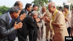 សម្រេចក្រុុម​​ព្រះ​ពេល​យាងចួលរួម​​ពិធី​យុវជន​រាជា​និយម​ថ្មី​​​ ​ថ្ងៃទី២៥ ​កក្កដាឆ្នាំ​២០១៥​ ​(ថតដោយប៉ាង ចំណាន)​