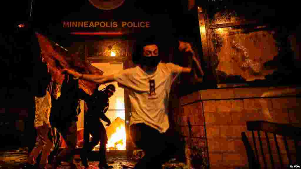 ህዝባዊ ናዕቢ ከተማ ሚንያፖሊስ ኣመሪካ