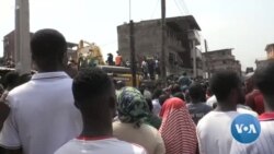 Nigeria: la foule se rue autour de l'immeuble effondré à Lagos