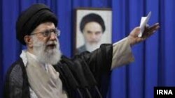 Ayatullah Khamenei. Pemimpin tertinggi Iran mengatakan AS bertanggung jawab atas situasi sekarang ini di Ukraina “karena mencampuri urusan dalam negeri negara itu.” (Foto: IRNA)