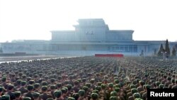 북한군은 김정일 국방위원장 사망 2주기를 하루 앞둔 지난 16일 김정은 국방위 제1위원장에 대한 충성 맹세 대회를 가졌다. (자료사진)