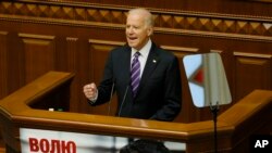 Američki potpredsednik Džo Bajden obraća se ukrajinskom parlamentu u Kijevu, u utorak 8. decembra 2015.