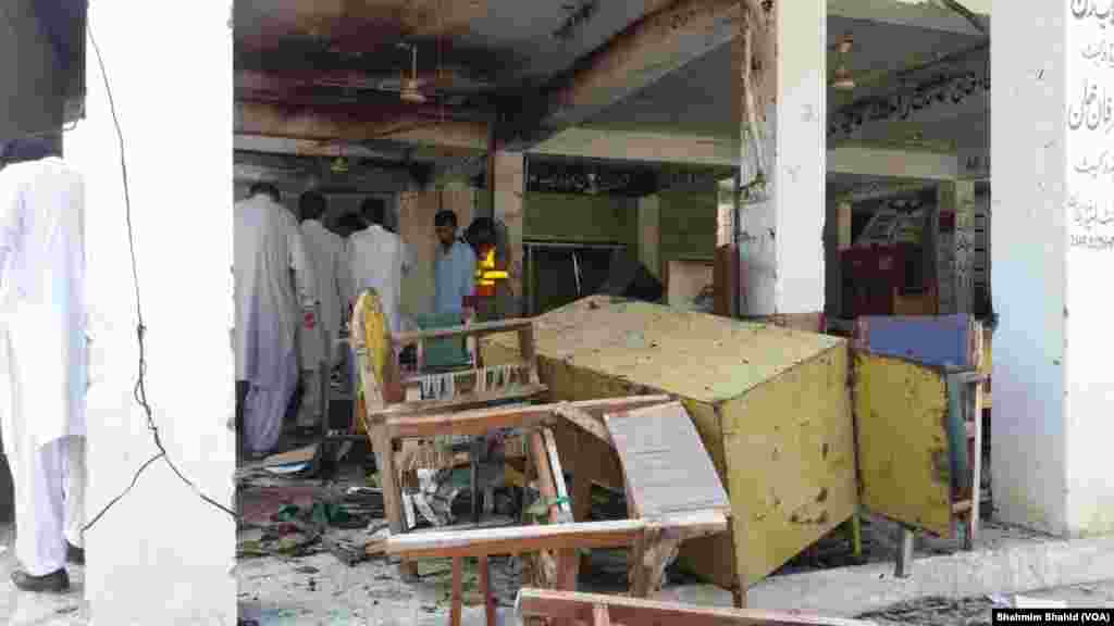 Photo from scene of suicide bombing targeting a court complex in Mardan, Khyber Pakhtunkhwa province, Pakistan, Sept. 2, 2016.&nbsp; (Photo: VOA Urdu Service)