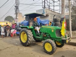 The tractors in which farmers have traveled are seen as the symbol of their protest, in India. (A. Pasricha/VOA)