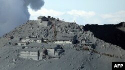 Japan Rescue Search for Victims of Mount Ontake Volcano Eruption