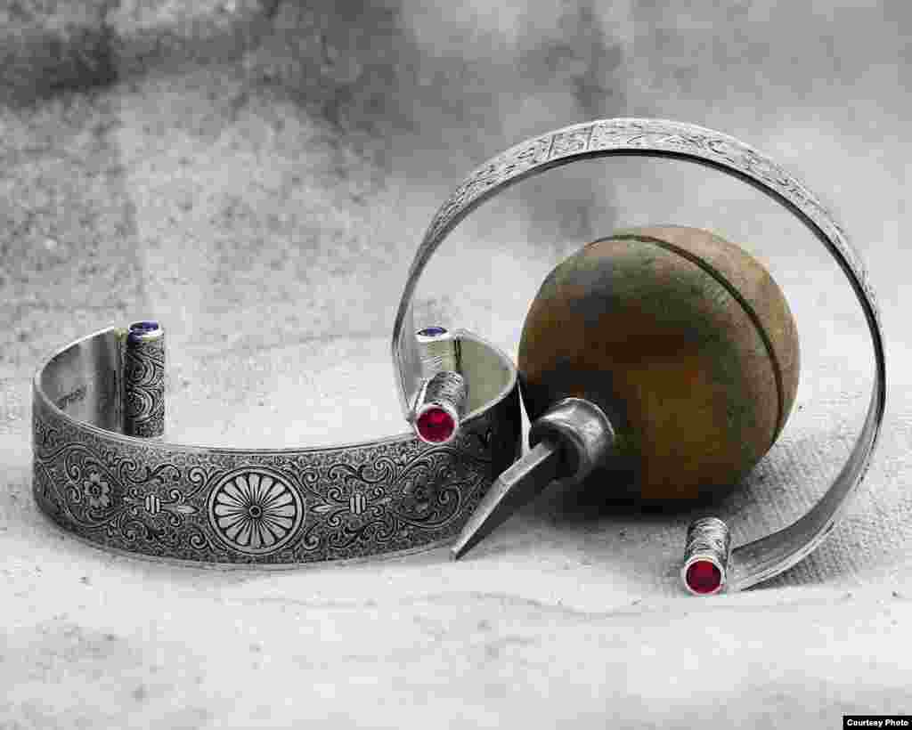 Traditional jewelry-making techniques allow for tremendous details. (Courtesy Hugo Kohl)