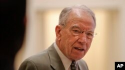 រូបឯកសារ៖ លោក Charles Grassley ប្រធាន​គណៈកម្មាធិការ​តុលាការ​នៃព្រឹទ្ធសភា​ស.រ.អា។ 