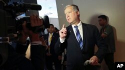 스티브 비건 미국 대북특별대표가 지난 2일 태국 방콕에서 기자들의 질문에 답하고 있다.