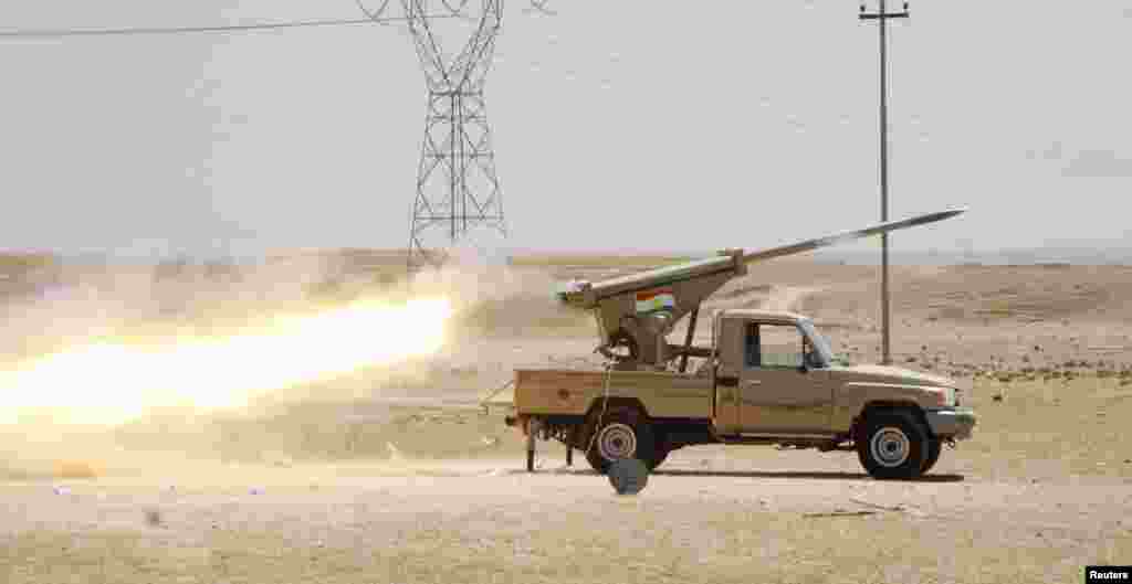 Kurdish security forces fire a multiple rocket launcher during clashes with the Islamic State of Iraq and the Levant in Jalawla, Diyala province, Iraq, June 29, 2014. 