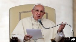 프란치스코 로마 가톨릭 교황이 지난달 말 바티칸 성베드로 광장에서 열린 일반알현행사에서 강론하고 있다. (자료사진)