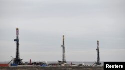 미국 뉴멕시코주 리아 카운티의 석유 시설. 