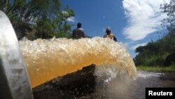 Barrage près de Solai, Kenya, le 11 mai 2018