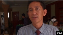 លោក​ឈិត សំអាត ​នាយក​​ប្រតិបត្តិ​​អង្គការ​​ NGO Forum ​​សម្ភាស​ជាមួយ​​​អ្នក​យក​​ព័ត៌មាន​​វីអូអេ ​អំឡុង​​ពេល​ធ្វើ​​សិក្ខា​សាលា​​នៅភ្នំពេញ។​​