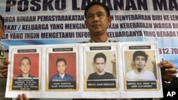 North Sumatra Regional Police spokesperson Col. Raden Heru Prakoso shows the mug shots of four convicted terrorist who were among more than 200 inmates who escaped Tanjung Gusta prison, July 16, 2013.