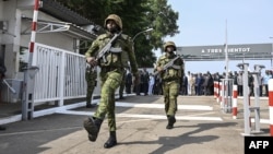 Les soldats ivoiriens ont repris le contrôle de la base militaire française de Port-Bouët.