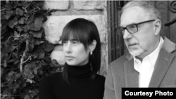 Cathy Birkenstein and Gerald Graff teach English courses at the University of Illinois at Chicago