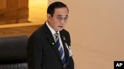 រូបឯកសារ៖ នាយករដ្ឋមន្រ្តី​ថៃ​លោក Prayuth Chan Ocha ឆ្លើយសំណួរ​ក្នុងអំឡុងពេល​បើក​សម័យប្រជុំ​នៅ​វិមានរដ្ឋសភា​ក្នុង​ទីក្រុង​បាងកក កាលពី​ថ្ងៃទី២៧ ខែឧសភា ឆ្នាំ២០២០។