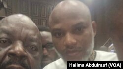 Nnamdi Kanu Da daya daga cikin lauyoyinsa, Ejimako a cikin kotu.