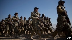 اتحادیه اروپا می‌گوید، فساد در نیروهای امنیتی افغان، سبب ضعف این نیروها و توانمندی گروه طالبان در میدان نبرد می‌شود