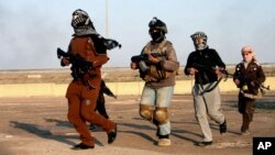 Anbar viloyatida "Islomiy davlat" ga qarshi kurashayotgan jangarilar 