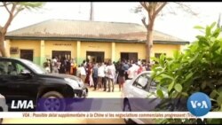 Des électeurs en attente de leur carte à quelques jours des électiosn au Nigeria