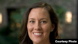 លោកស្រី Danielle Dixson ជា​អ្នក​ជីវសាស្រ្ត​ផ្នែក​ជីវិត​ក្នុង​សមុទ្រ​ម្នាក់​ ដែល​បាន​ចាប់​ផ្តើម​សរសេរ​សៀវភៅ​ក្មេងៗ​ដើម្បី​ជួយ​ពួកគេ​យល់​ពី​ការ​សិក្សា​ស្រាវជ្រាវ​របស់​គាត់។