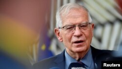 Kepala kebijakan luar negeri Uni Eropa Josep Borrell di gedung Dewan Eropa di Brussels, Belgia, 17 Februari 2022. (Geert Vanden Wijngaert/Pool via REUTERS)