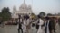 Jemaah Sikh India mengunjungi kuil pemimpin spiritual mereka, Guru Nanak Dev di Kartarpur, Pakistan, 28 November 2018. (Foto: dok).