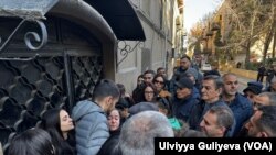 Dekabrın 17-də Bakı Ağır Cinayətlər Məhkəməsində “Abzas Media işi” ilə bağlı həbs olunan jurnalistlərin hazırlıq iclası keçirilib