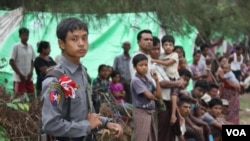 អំពើ​​ឃោរឃៅ​​រវាង​​ពុទ្ធបរិស័ទ និងអ៊ីស្លាម​បរិស័ទ​នៅ​​រដ្ឋរ៉ាក់ហ៊ីន បាន​កើត​​មានលើក​ទី​១​​​កាល​ពី​ខែ​​មិថុនា​​​ដែល​នាំ​ឲ្យ​​អាជ្ញាធរ​​ប្រកាស​​ភាព​​អាសន្ន​​។