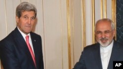 U.S. Secretary of State John Kerry with Iranian Foreign Minister Mohammad Javad Zarif, right, prior to nuclear talks in Vienna, Austria, Nov. 23, 2014. (AP Photo/Ronald Zak, pool)