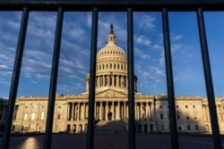 미국 대통령 선거 당일인 3일 아침 워싱턴 국회 의사당 외각.