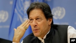 Imran Khan, Perdana Menteri Pakistan, berbicara kepada wartawan selama konferensi pers di markas besar PBB, 24 September 2019. (Foto: Associated Press)