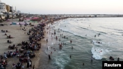 Palestinians enjoy the beach in Gaza City on June 8, 2022. (REUTERS/Mohammed Salem)