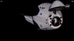 미국 항공우주국(NASA) 소속 우주비행사 2명을 태운 민간 우주기업 스페이스X의 '크루 드래곤'이 31일 국제우주정거장(ISS)와 도킹을 하고 있다.