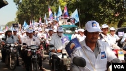 An election campaign rally of the opposition Cambodian National Rescue Party (CNRP) in Phnom Penh on the first day of official campaign season, June 27, 2013. (VOA Khmer)