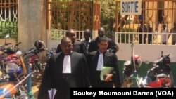 Lauya Me Boudal Effred da tawagar lauyoyin dake kare jami'an fafitika 